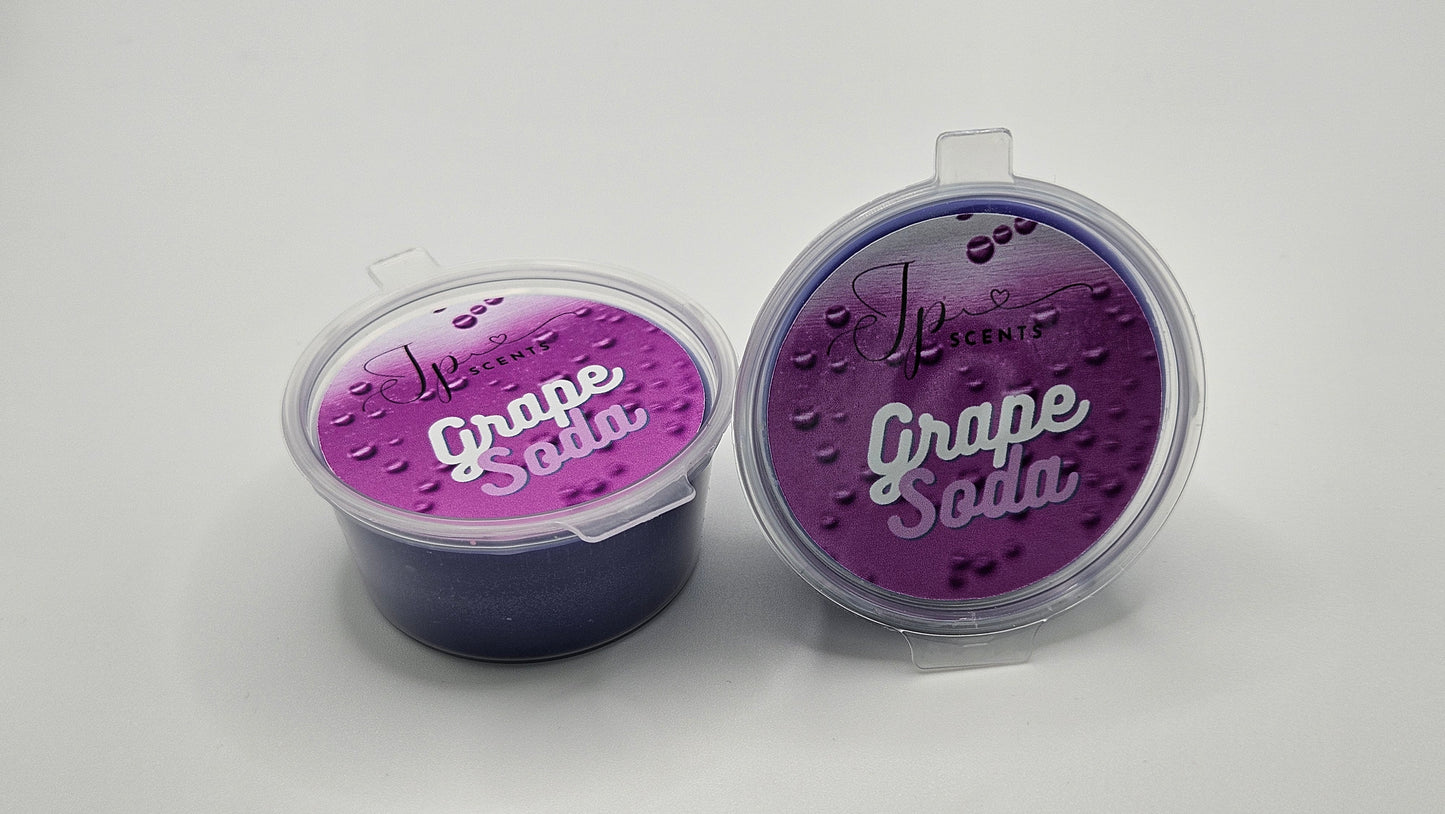 25g Purple Grape Soda wax melt with vibrant notes of grape, red berries, and apple, complemented by sweet sugary accents and vanilla, ideal for creating a playful and cosy atmosphere.