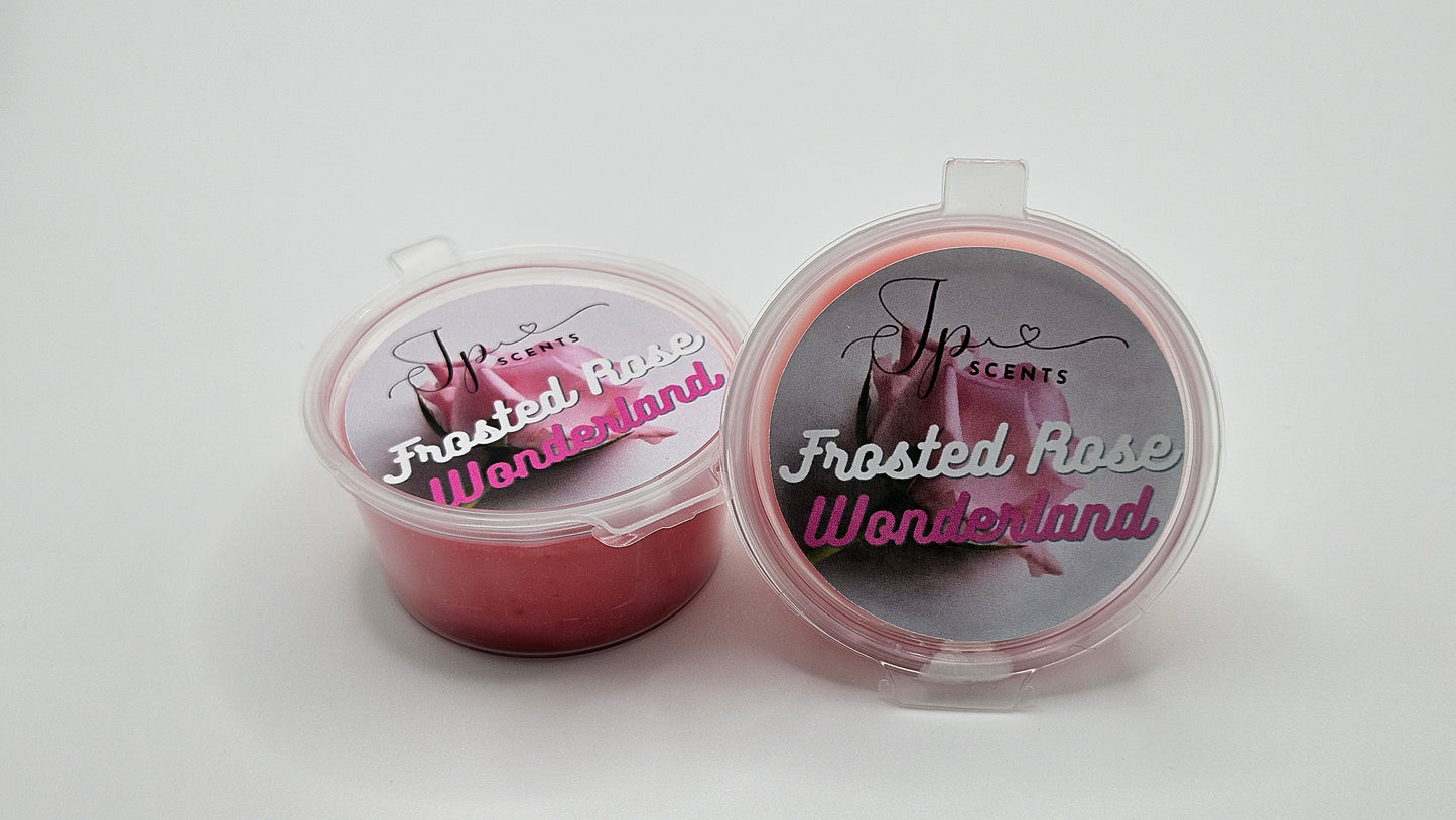 25g Frosted Rose Wonderland Wax Melt with an enchanting winter fragrance, inspired by popular hinch-style fabric conditioners, featuring notes of apple, peach, roses, frosted raspberries, and vanilla.