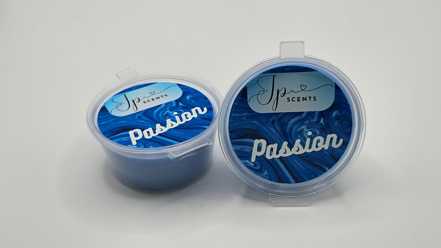 25g Passion Wax Melt shot pot inspired by Versace Eros, featuring luxurious fragrance notes of mint, green apple, lemon, floral geranium, ambergris, vanilla, cedarwood, musk, vetyvert, and tonka bean.