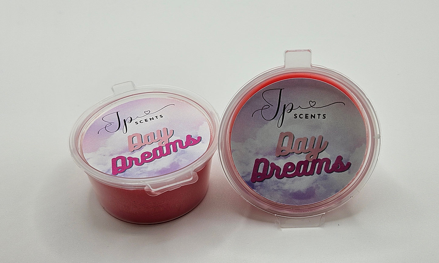 25g Day Dreams Wax Melt shot pot featuring a soothing blend of jasmine and gourmand vanilla, inspired by Dreams laundry beads.