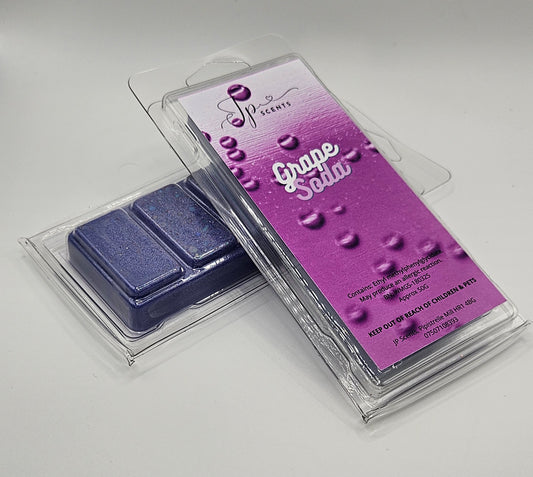 50g  Purple Grape Soda wax melt with vibrant notes of grape, red berries, and apple, complemented by sweet sugary accents and vanilla, ideal for creating a playful and cosy atmosphere.